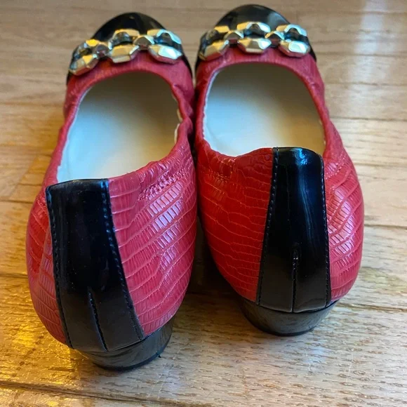 Shoes. - Picture 2 of 4